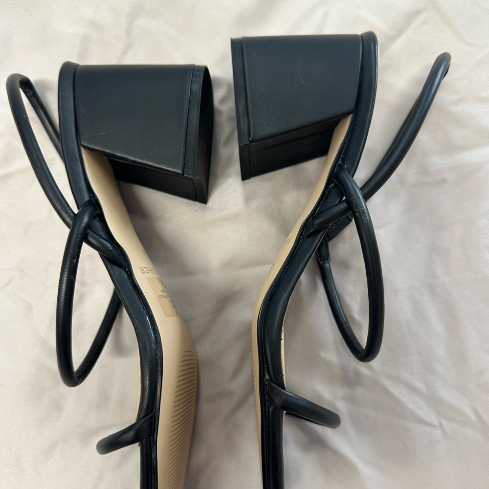 NEW - Marc Fisher Black Block Sandal